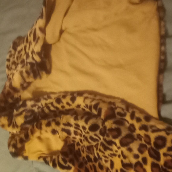 Cheetah zip up vest. - Picture 2 of 3